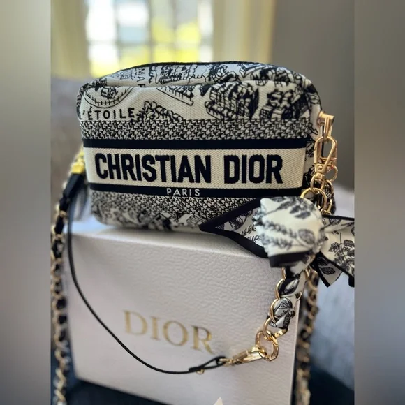 ❤️‍🔥Christian Dior GWP authentic⭐️ Embroidered Cosmetic Pouch/